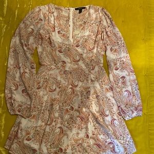 Fun and Flirty long sleeve Forever 21 dress.